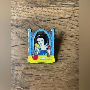 Snow White Longefly pin